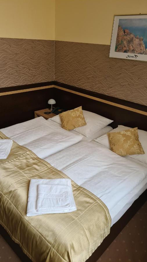 Hotel Cierny Orol Roznava Luaran gambar