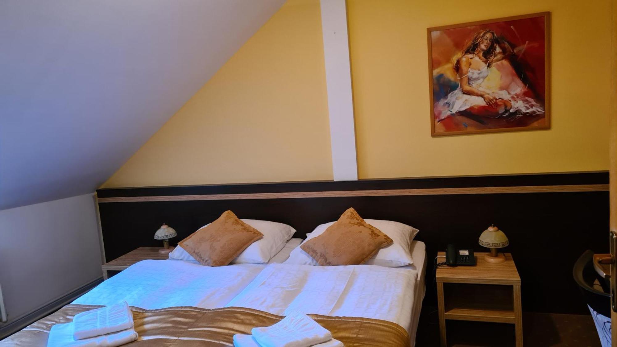 Hotel Cierny Orol Roznava Luaran gambar