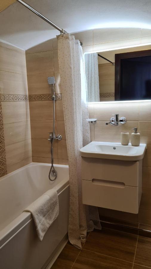 Hotel Cierny Orol Roznava Luaran gambar