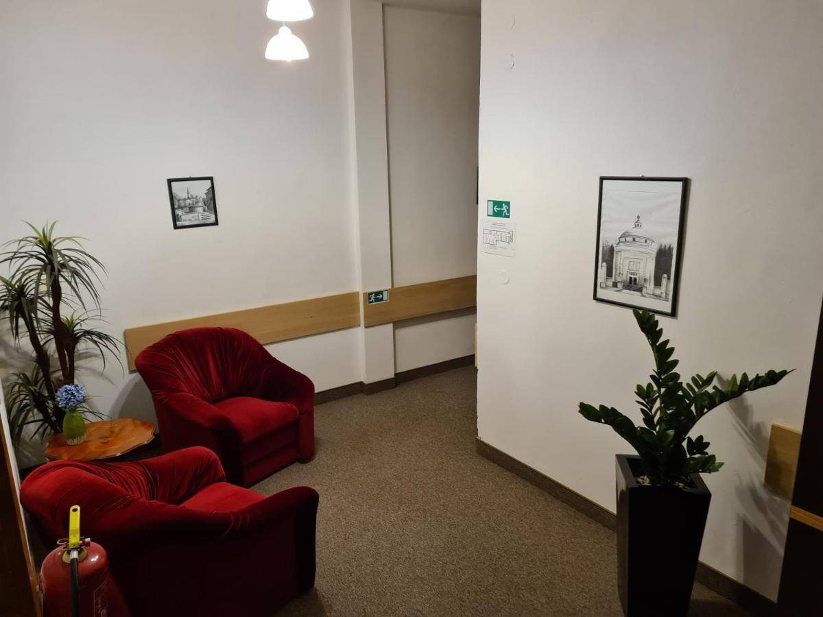 Hotel Cierny Orol Roznava Luaran gambar