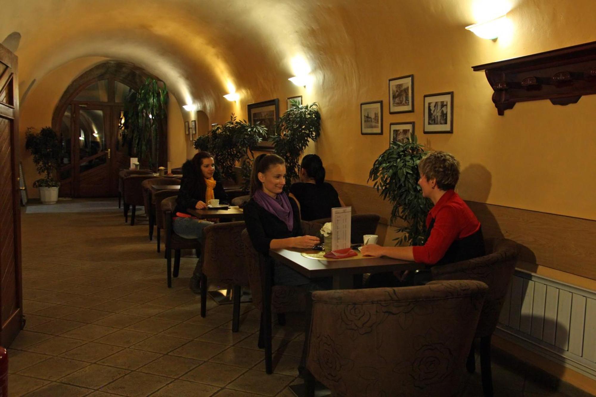 Hotel Cierny Orol Roznava Luaran gambar